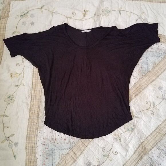 Small Black Cold Shoulder Tee Shirt by Acemi Women's Scooped Bottom NWOT - Picture 7 of 8